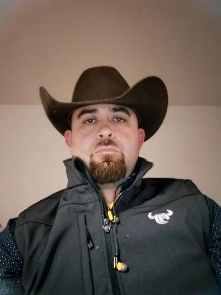 Expert lawn mowing service near you across Tualatin, OR - Hoot & Holler