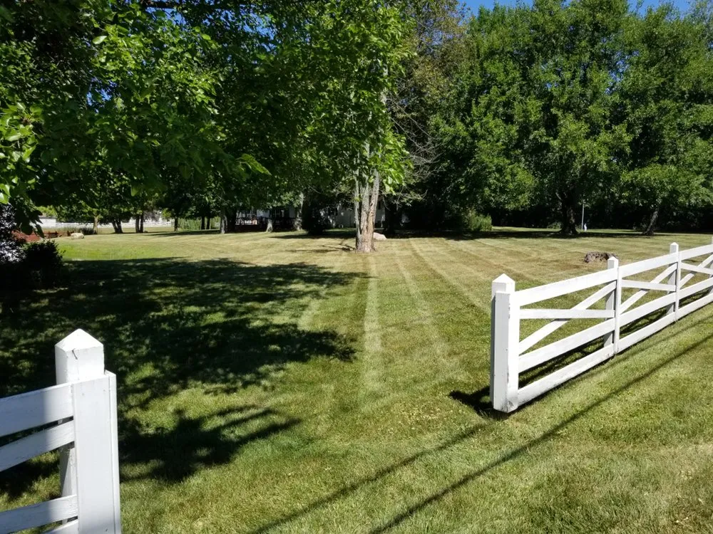 Top-rated landscaping services experts serving Indianapolis, IN - Hoots Pro Services