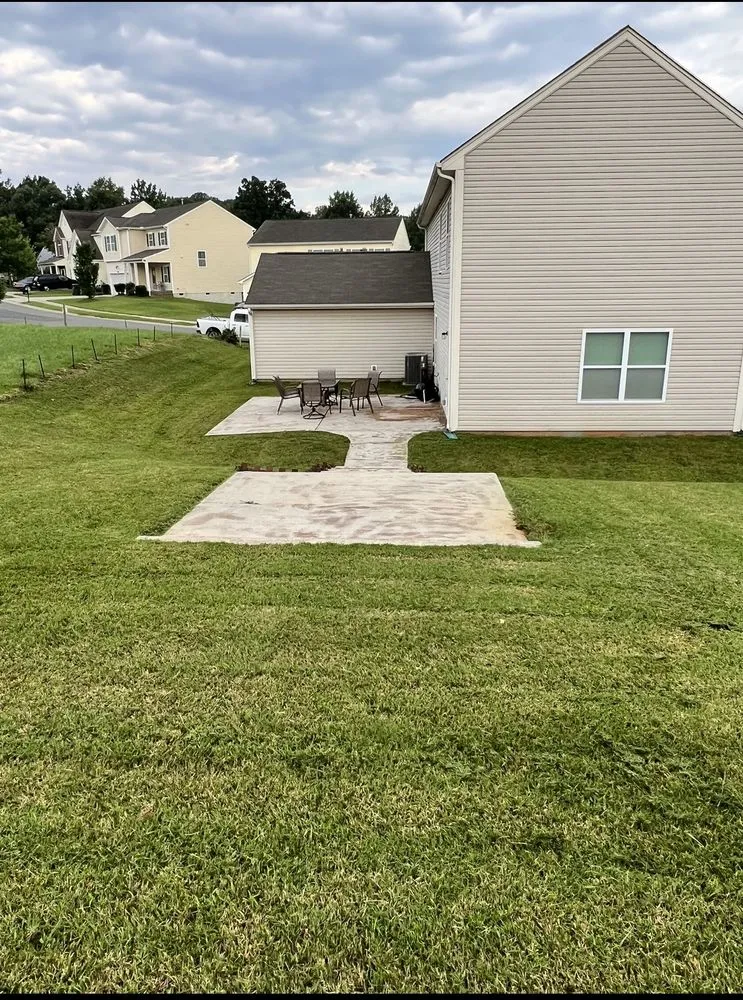 Reliable yard cleanup service experts serving Charlotte, NC - Hoovers Landscaping