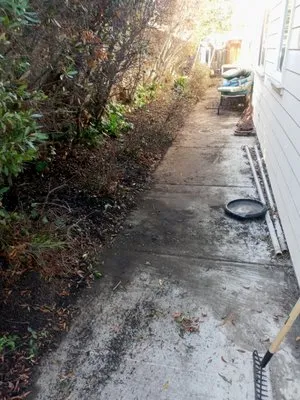 Hoovers Mobile Lawn Care Logo