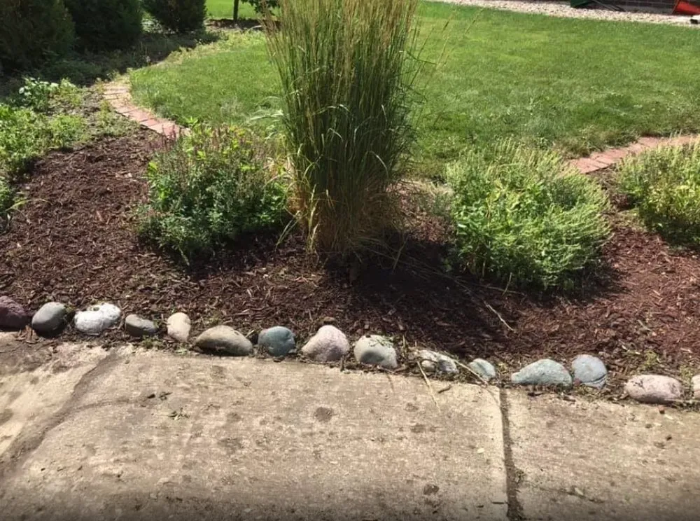 Custom lawn mowing service near you across Oak Lawn, IL - Horizon Land & Hardscape