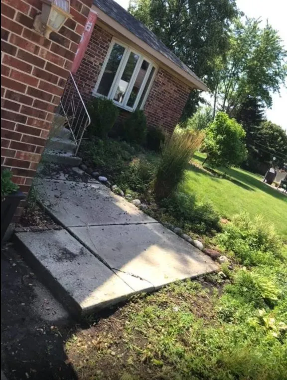 Trusted yard maintenance for homes in Oak Lawn, IL by Horizon Land & Hardscape