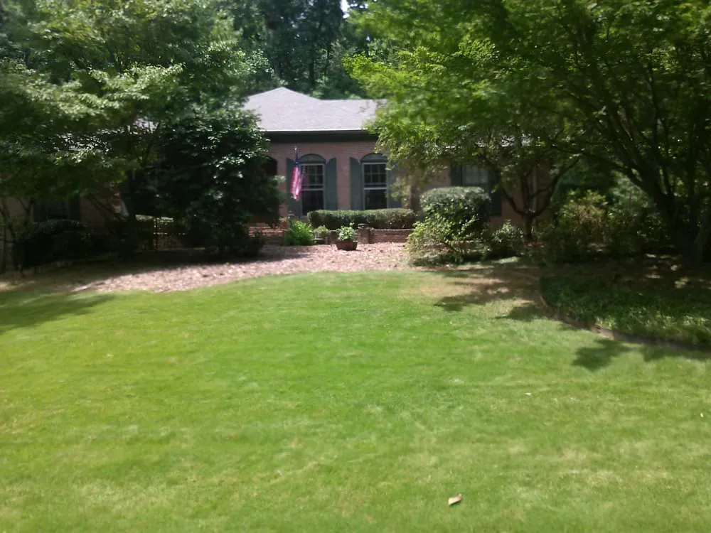 Top-rated garden landscaping in Lilburn, GA by Horne Landscape