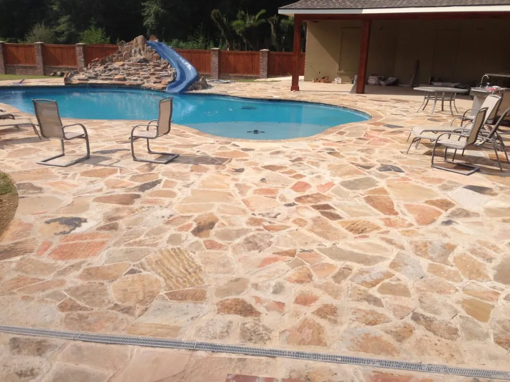 Professional yard maintenance experts serving Lake Charles, LA - Hornsby Landscaping