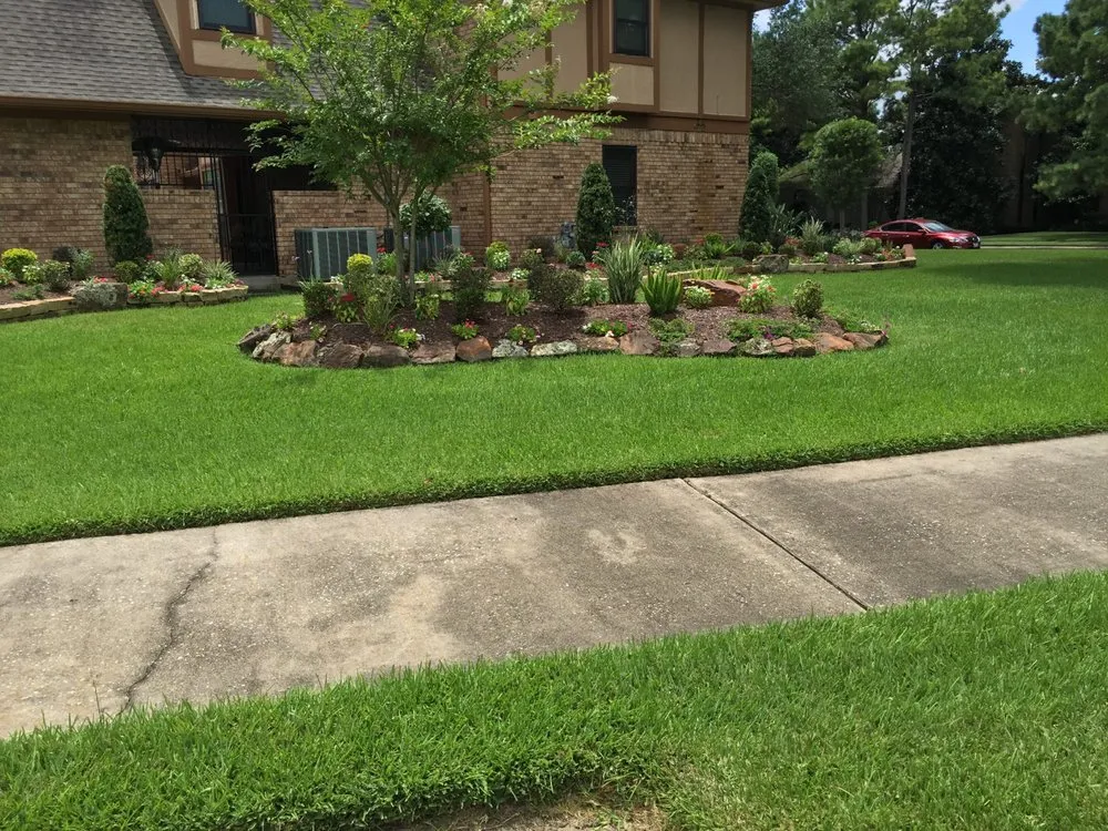 Trusted outdoor landscaping for year-round maintenance in Eufaula, OK by Horton Lawn Care