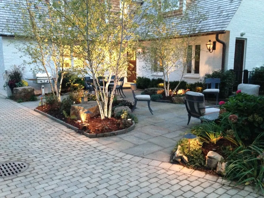 Expert yard maintenance in Lake Bluff, IL - Horvat Design Group