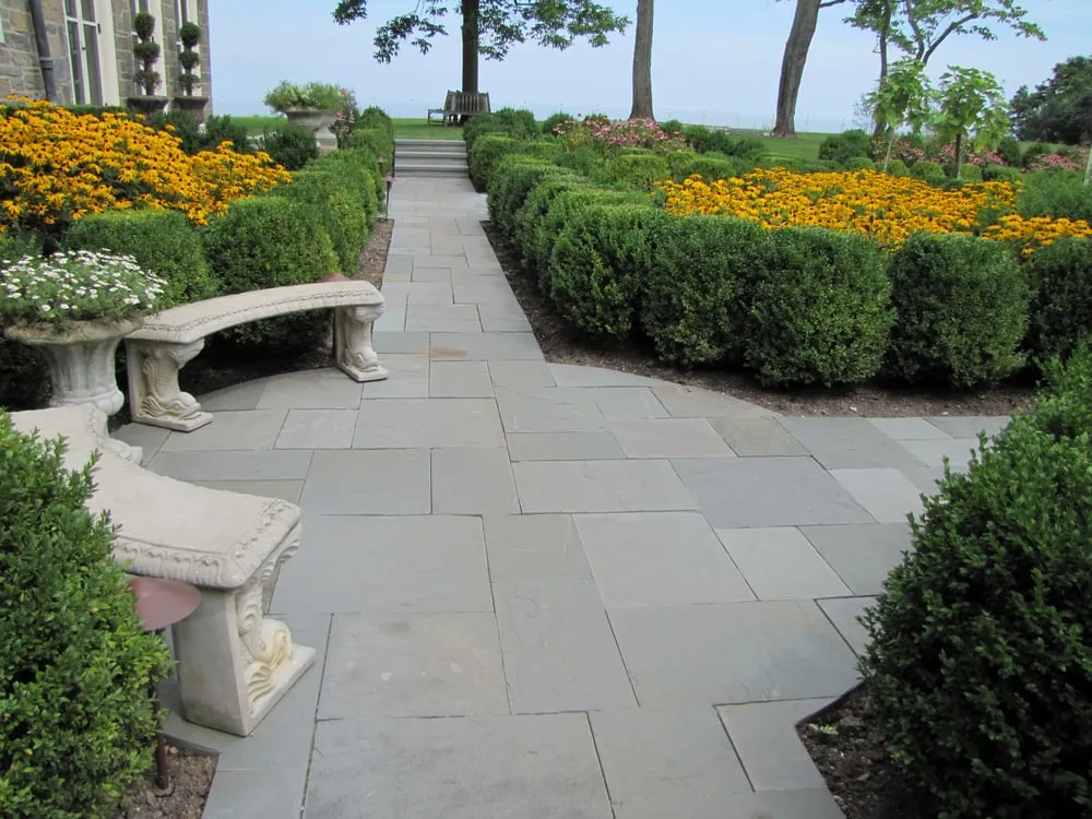 Reliable landscape design experts serving Lake Bluff, IL - Horvat Design Group