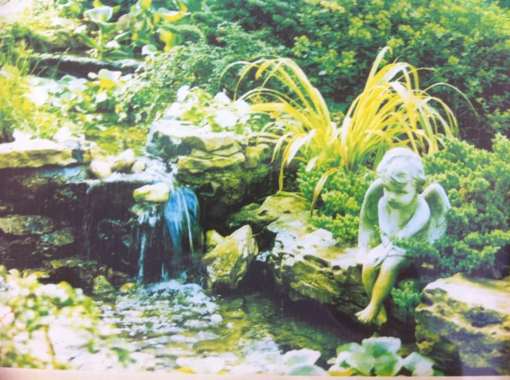 Custom landscaping services for residential properties in Lake Bluff, IL by Horvat Design Group