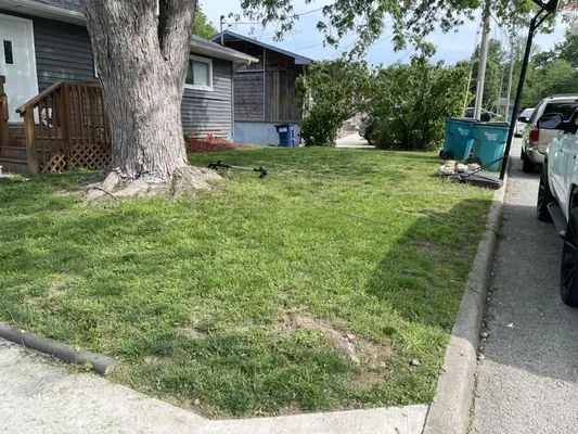 Hoskins Lawn Care Logo