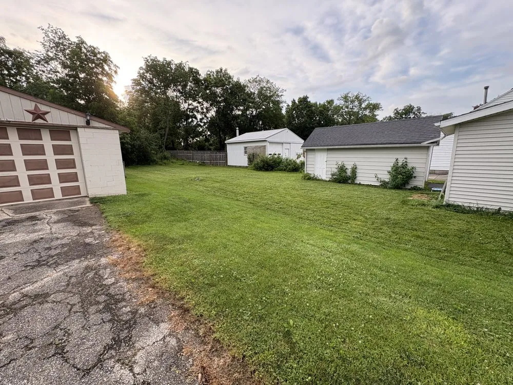 Custom yard cleanup service in Springfield, OH by Hoss Lawn Care