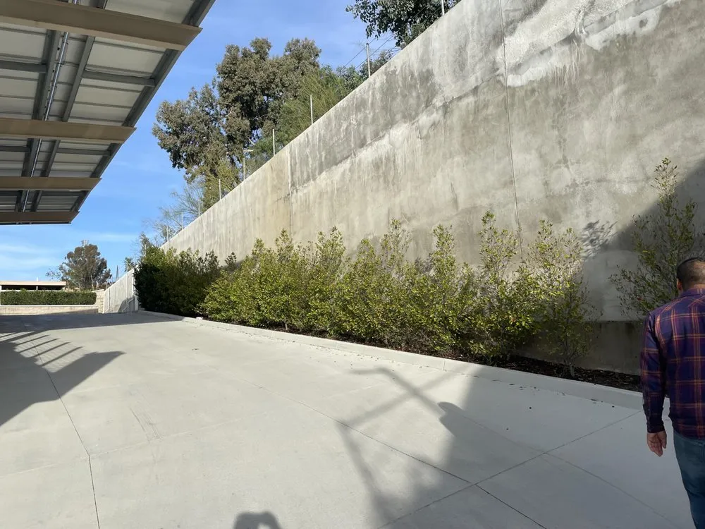 Top-rated yard cleanup service in Norco, CA - Hot Line Property Services