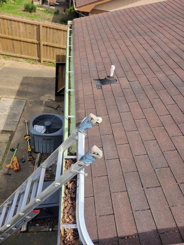 Local lawn mowing service experts serving Southaven, MS - Hotshot