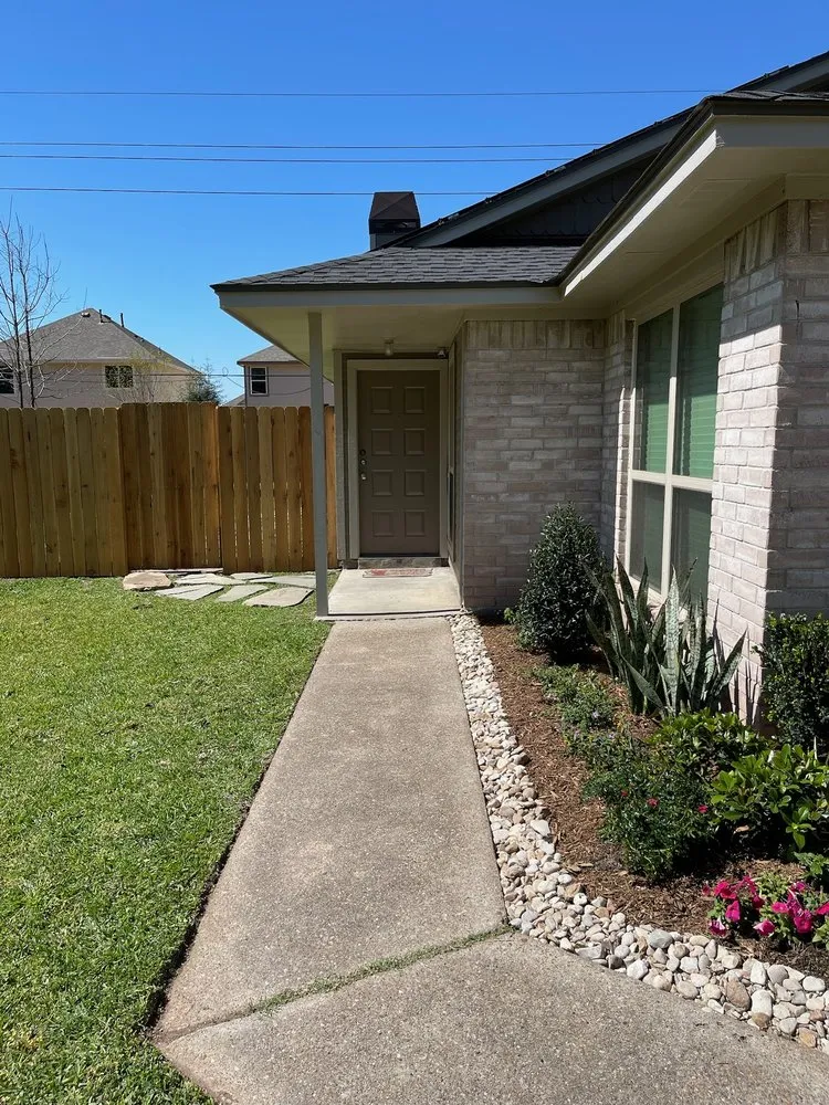 Local garden landscaping in Houston, TX by Hou Tex Outdoor Services