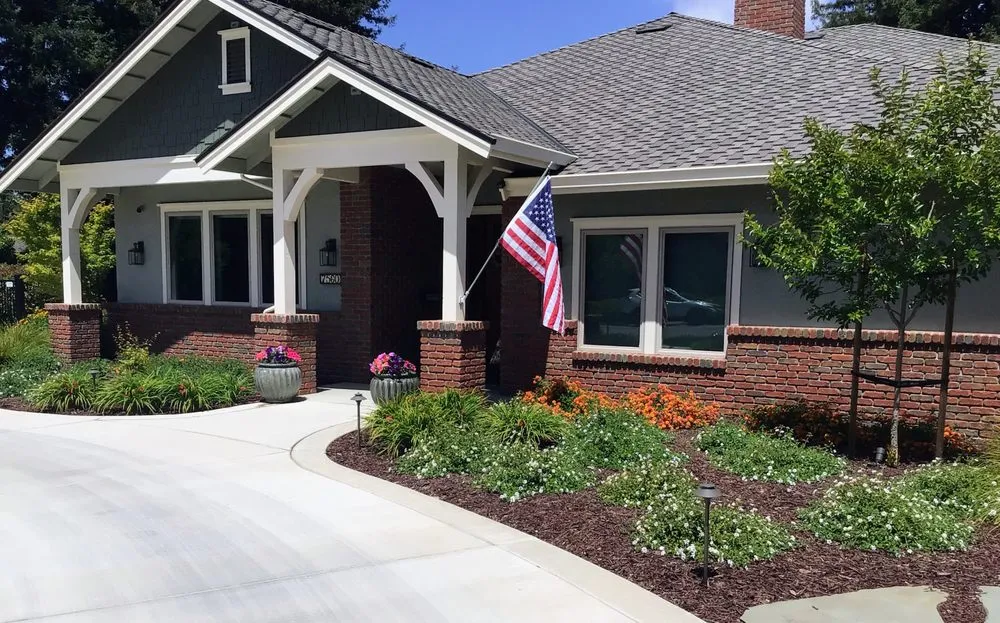 Top-rated yard cleanup service for homes in San Martin, CA by Houle LM