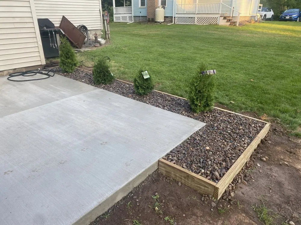 Affordable outdoor landscaping in Holley, NY - Hound lawn service & landscaping