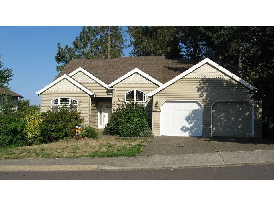 Local garden landscaping in Portland, OR by Householder Mowing Service