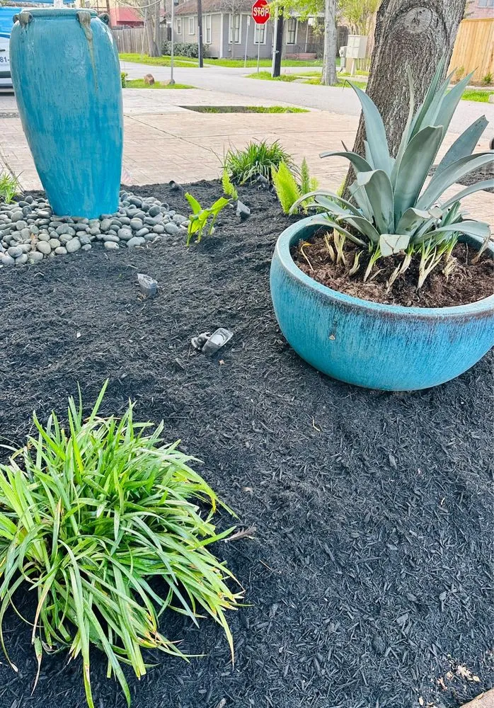 Custom outdoor landscaping in Houston, TX by Houston Heights Landscaping