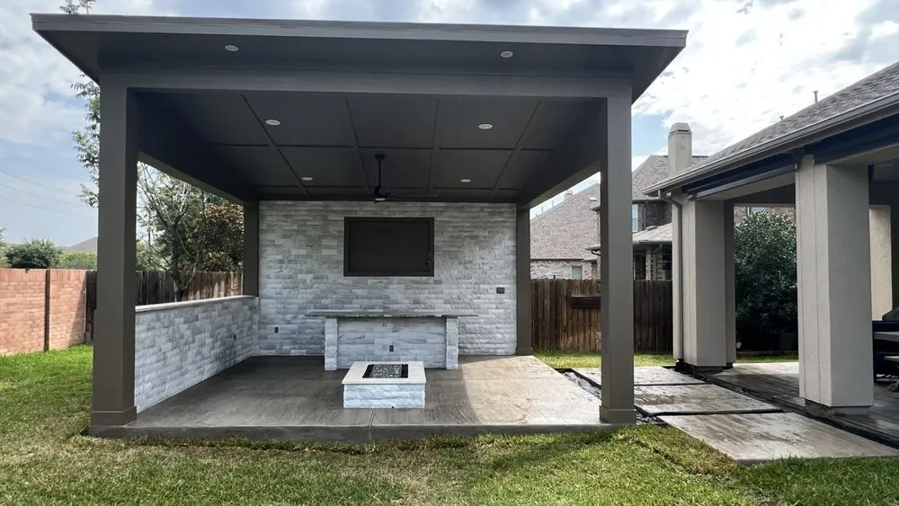 Expert yard maintenance experts serving Richmond, TX - Houston Landscape Images