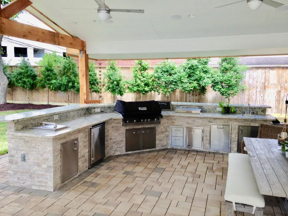 Local yard maintenance experts serving Richmond, TX - Houston Landscape Images