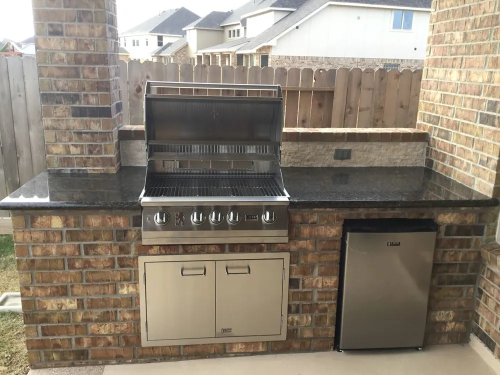 Professional lawn care service with custom design in Richmond, TX by Houston Landscape Images