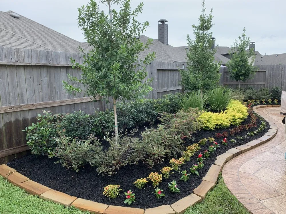 Custom lawn care service in Richmond, TX - Houston Landscape Images