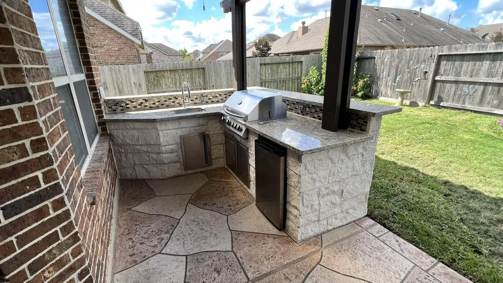 Professional yard maintenance in Richmond, TX - Houston Landscape Images