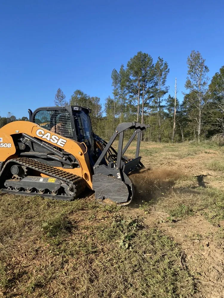 Affordable yard cleanup service in Carthage, MS - Houston’s Mulching & Excavation Service