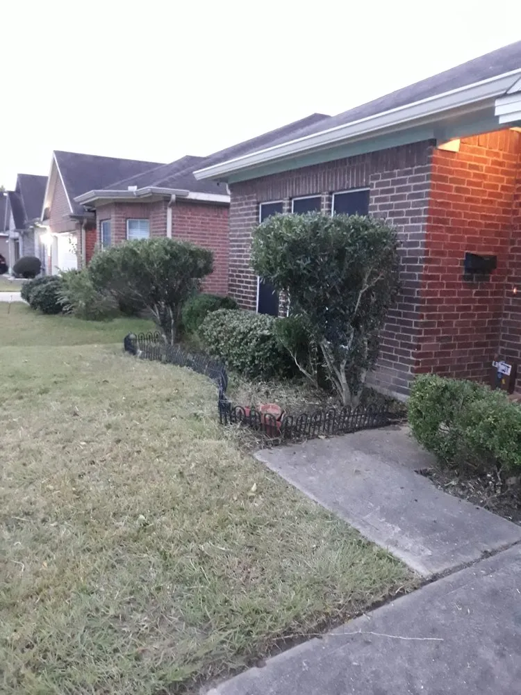 Affordable lawn mowing service in La Porte, TX - Howard Family Lawn Care
