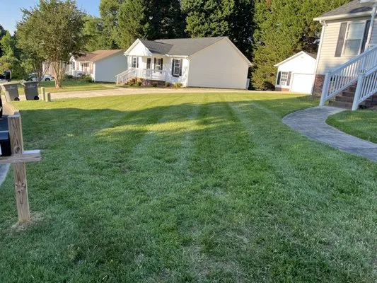 Howard Lawn Care Logo