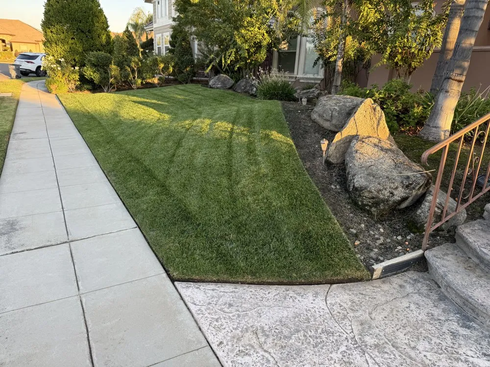 Professional lawn care service in Fresno, CA - Howard’s Lawn Service