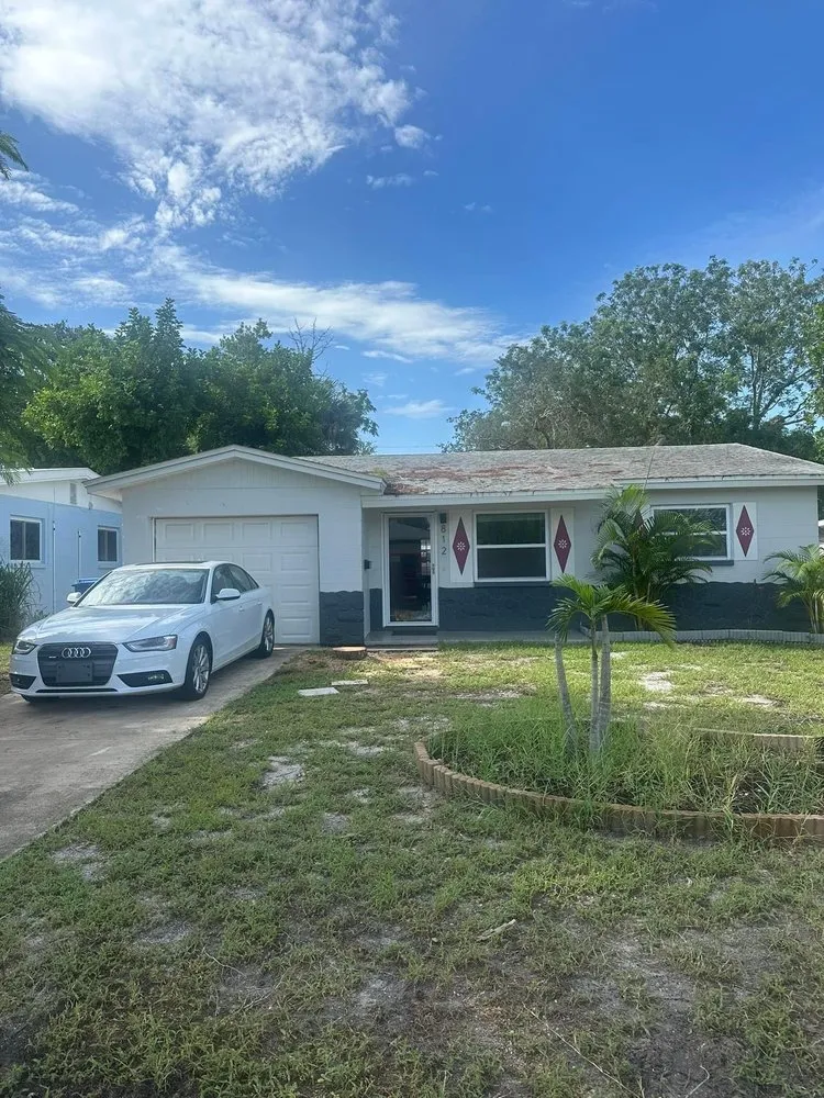 Reliable residential landscaping in St. Petersburg, FL by Howard’s Tree Service