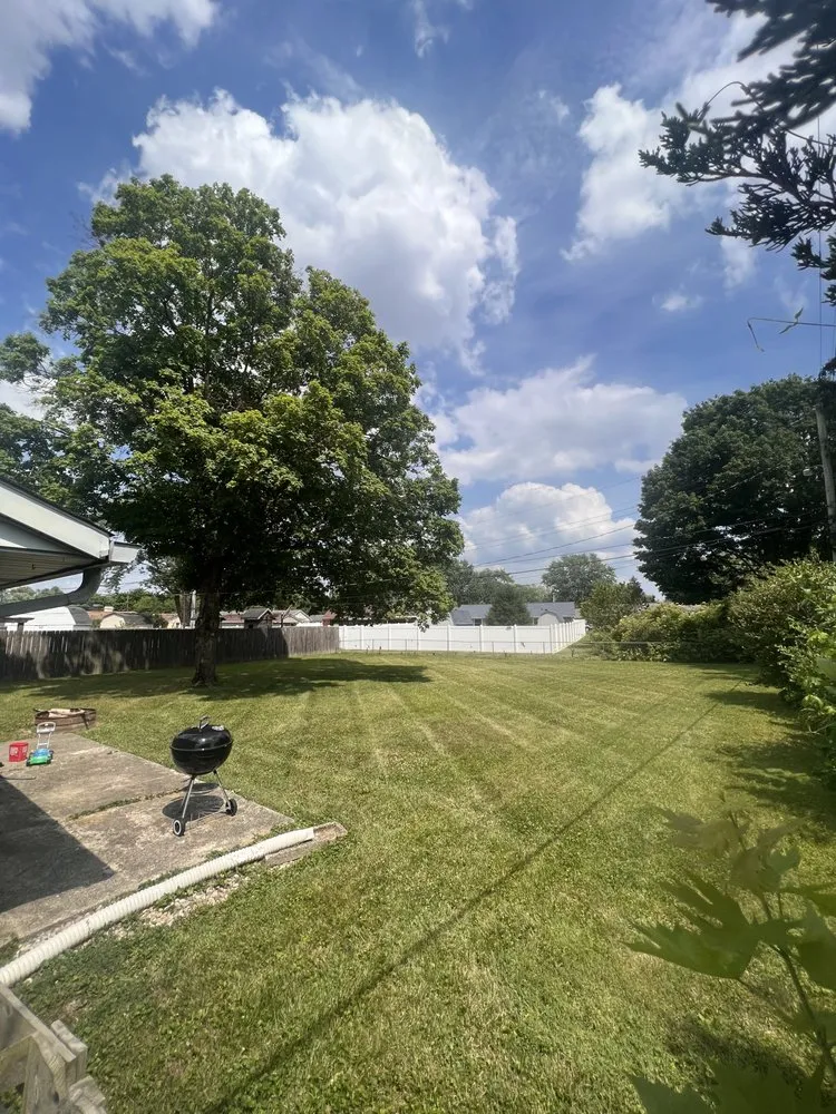 Affordable yard maintenance experts serving Greenfield, IN - Howells Cuts And Clean Ups