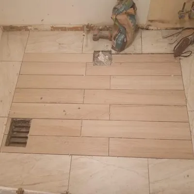 Howell's Helpin' Hands Logo