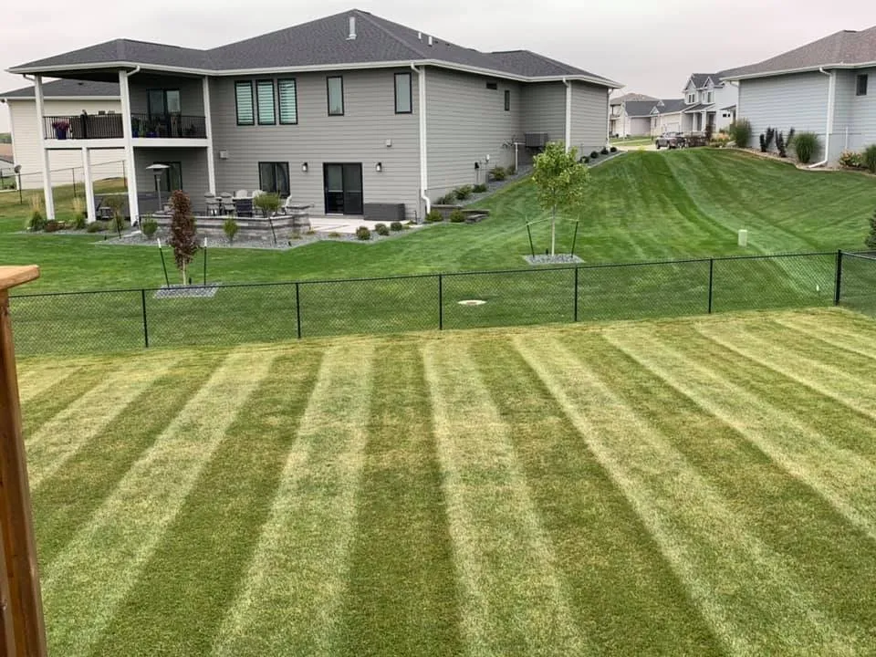 Local lawn care service near you in Des Moines, IA by Howe’s Lawncare & Snow Removal
