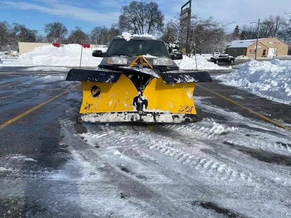 Reliable lawn care service for outdoor upgrades across Des Moines, IA - Howe’s Lawncare & Snow Removal