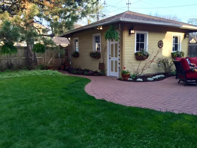 Expert lawn mowing service experts serving Melrose Park, IL - Hoy Landscaping