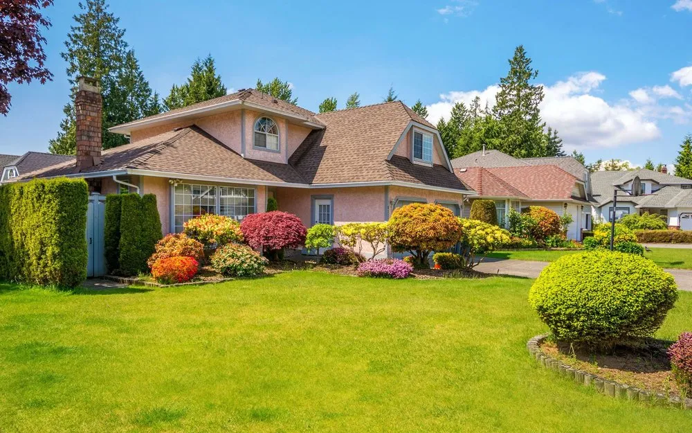 Custom outdoor landscaping in Melrose Park, IL by Hoy Landscaping