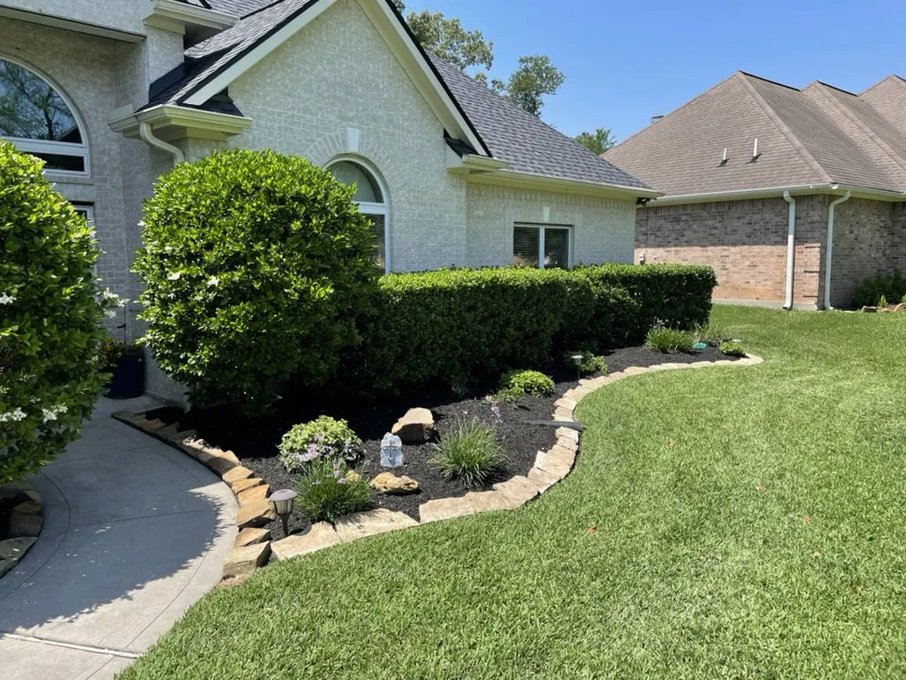 Custom outdoor landscaping for year-round maintenance in Montgomery, TX by Hoyscapes