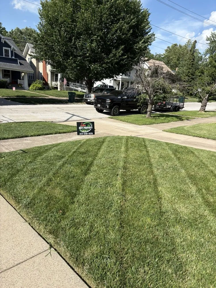 Trusted outdoor landscaping in Quincy, IL by Hoyt Property Maintenance