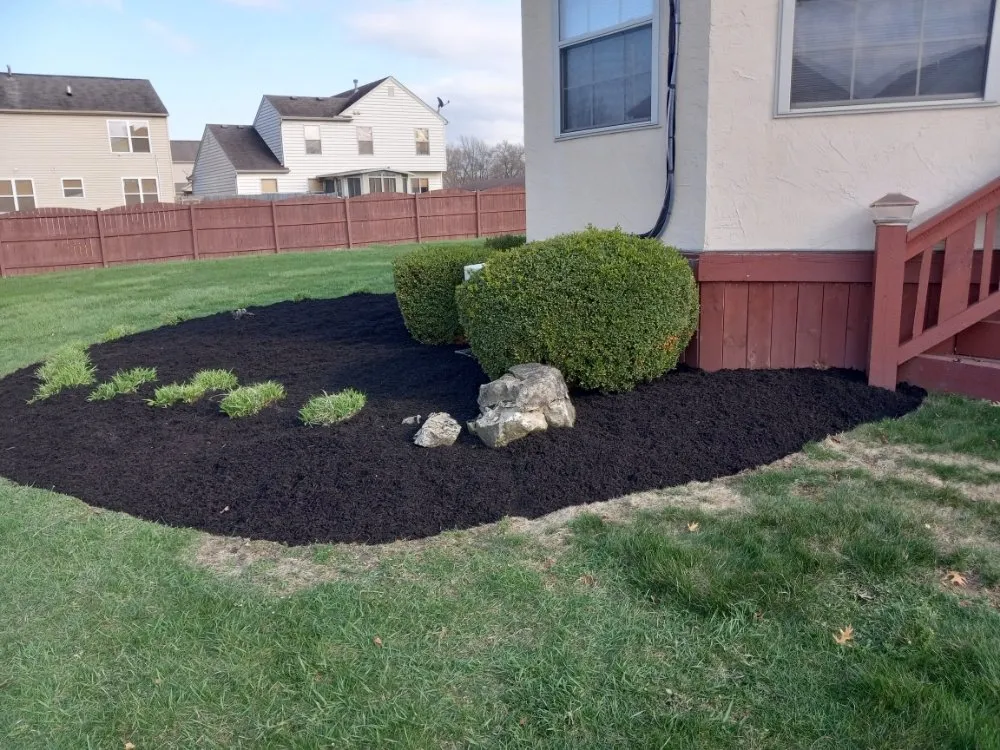 Reliable lawn care service experts serving Columbus, OH - HR Landscape