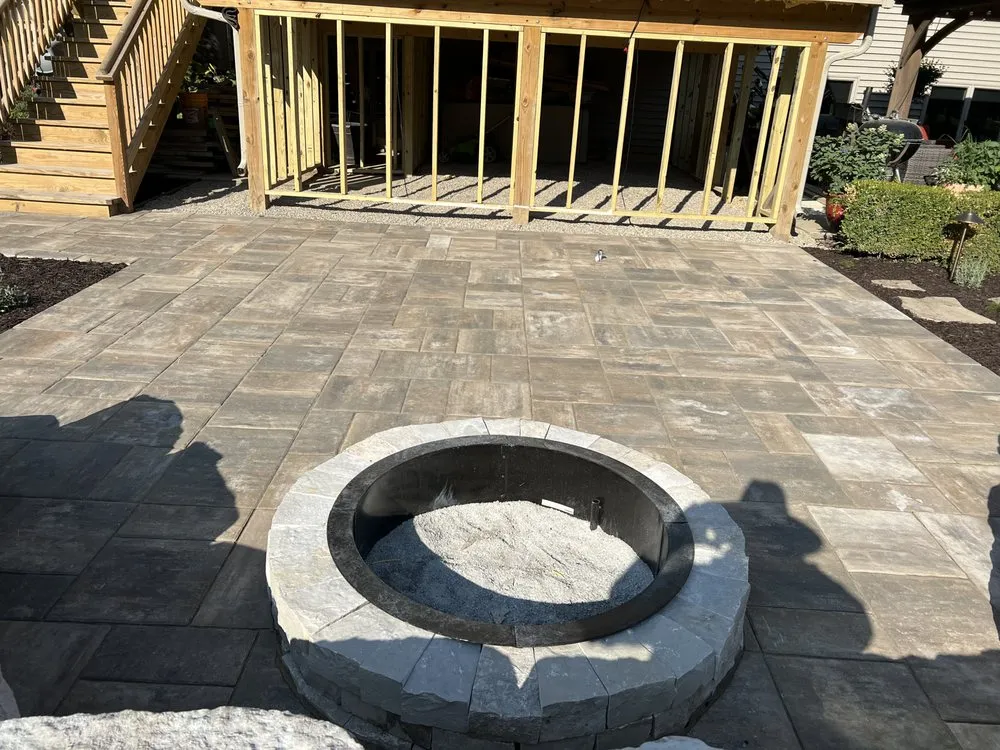 Custom yard maintenance experts serving Hammond, IN - HR Lawn & Landscape