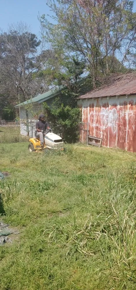 Top-rated yard maintenance in Lumberton, NC by H&R Mowers