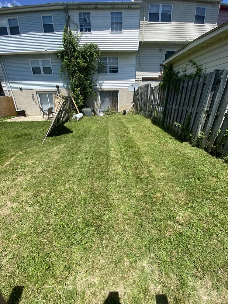 Local lawn mowing service experts serving Rosedale, MD - H’s Lawn Care