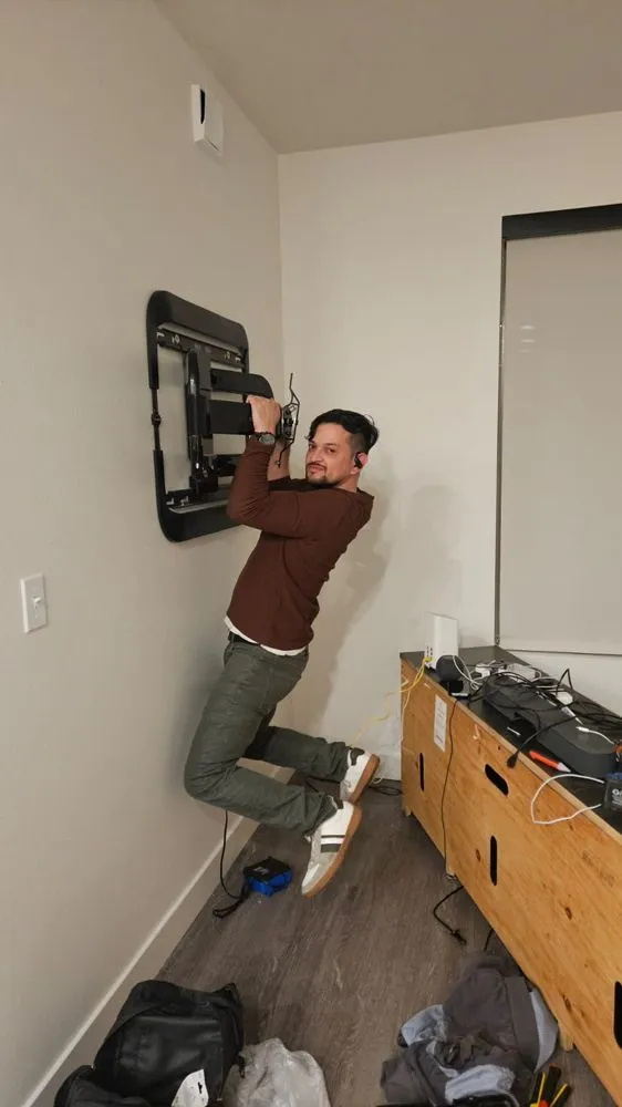 Custom lawn care service in Redwood City, CA by HSDD Handyman & Electronics