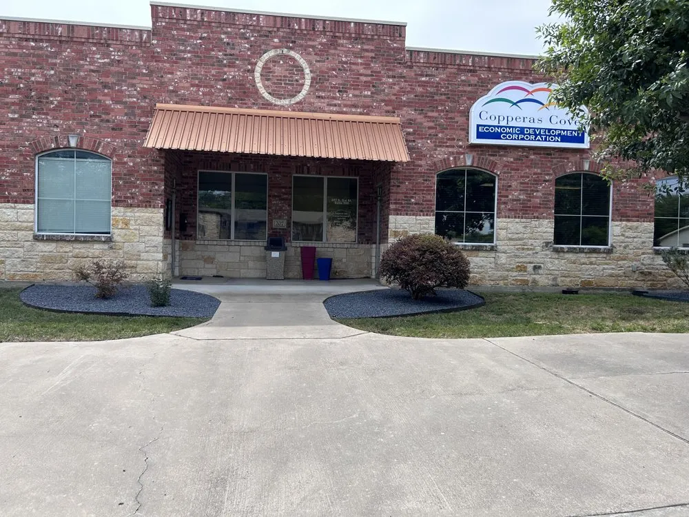 Custom garden landscaping in Gatesville, TX by HSH Landscaping