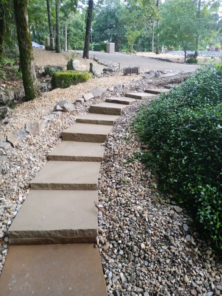 Custom outdoor landscaping in Hot Springs, AR by HSV Jeffreys