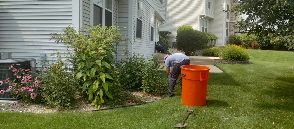 Professional lawn care service experts serving Elgin, IL - Ht Landscaping Services