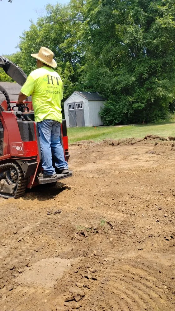 Professional yard cleanup service for homes in Elgin, IL by Ht Landscaping Services
