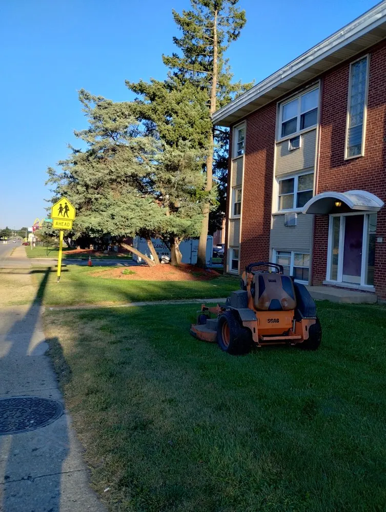 Custom residential landscaping for year-round maintenance in Elgin, IL by Ht Landscaping Services