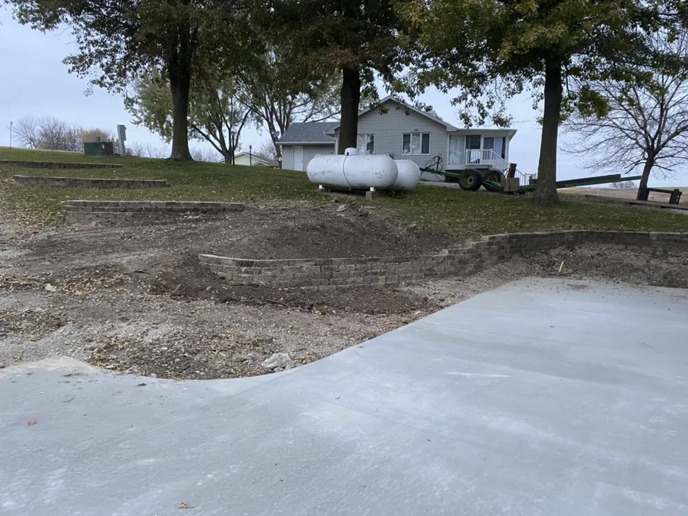 Top-rated lawn care service in Urbandale, IA - H&T Lawn Mowing Services